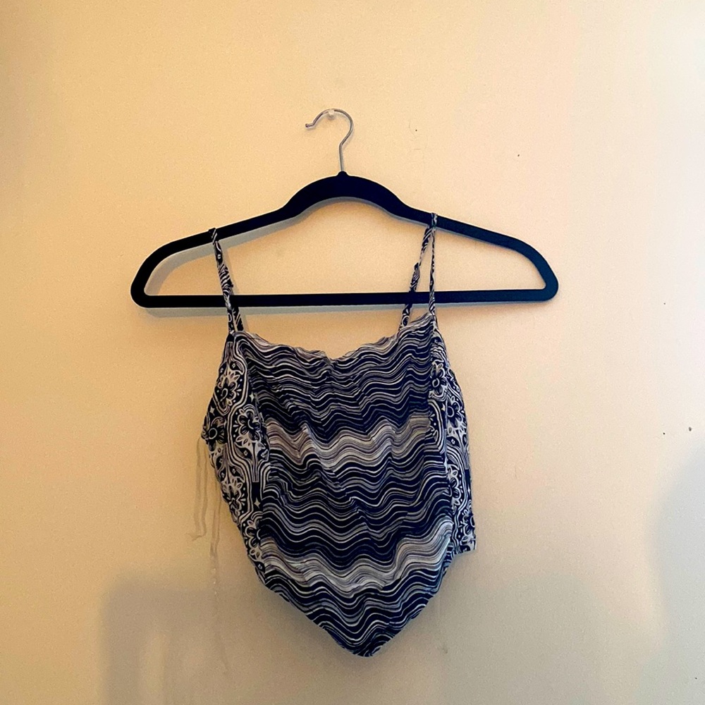 Crop top v cut shirt